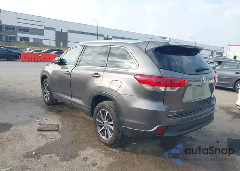 2018 Toyota Highlander Xle z USA, uszkodzony, nr VIN 5TDKZRFHXJS541362